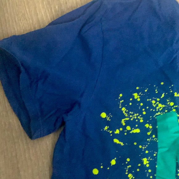 Girls Nike Tee - Picture 4 of 4